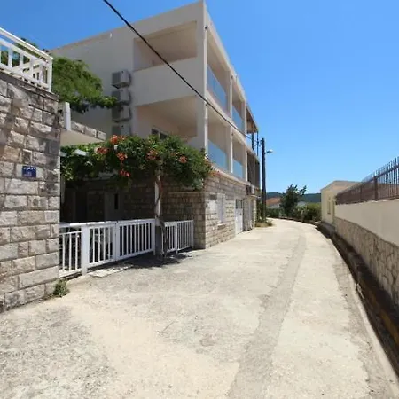 Sedef Neum